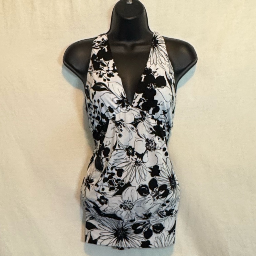 H-5 PerSeption Concept Black & White Floral Sleeveless Pullover‎ Blouse Size L